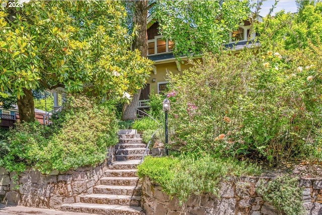 1520 SE 54th Ave, Portland, OR 97215 - view of front of home with stairway