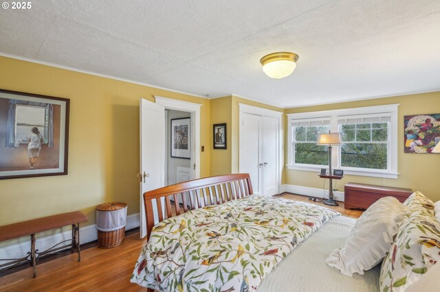 1917 NE Fremont St, Portland, OR 97212 - bedroom with wood finished floors, a closet, baseboards, and a textured ceiling