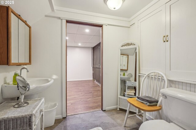 1917 NE Fremont St, Portland, OR 97212 - bathroom with toilet, baseboards, and recessed lighting