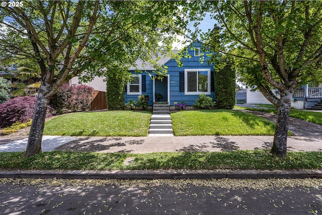 904 NE 78th Ave, Portland, OR 97213 - view of front facade with a front lawn