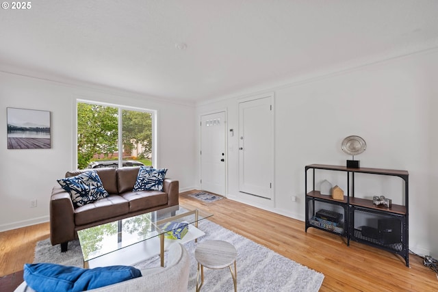 904 NE 78th Ave, Portland, OR 97213 - living room featuring light wood-style flooring and baseboards