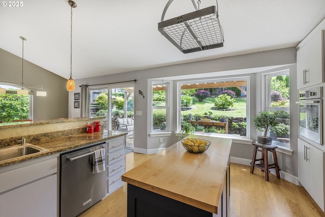 1575 Fairview Pl, Cottage Grove, OR 97424 - kitchen featuring stainless steel appliances, light wood-type flooring, wooden counters, plenty of natural light, and lofted ceiling