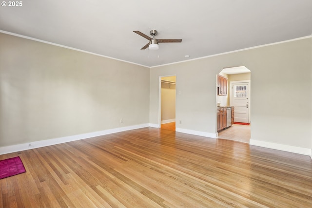 spare room with ceiling fan, ornamental molding, and light hardwood / wood-style flooring