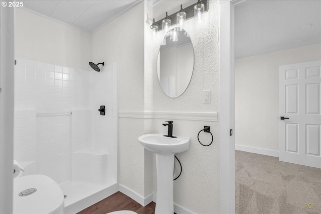 3114 Delaware St, Longview, WA 98632 - bathroom with baseboards, a textured wall, toilet, and tiled shower