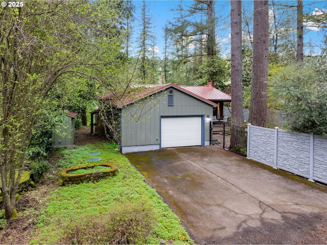 18308 NE Cole Witter Rd, Battle Ground, WA 98604 - garage with driveway and fence