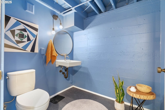 6833 NE 18th Ave, Portland, OR 97211 - bathroom featuring toilet, a sink, and baseboards