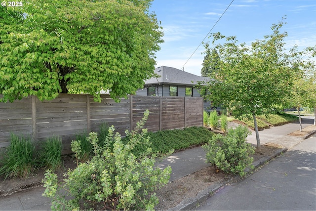 6833 NE 18th Ave, Portland, OR 97211 - view of yard
