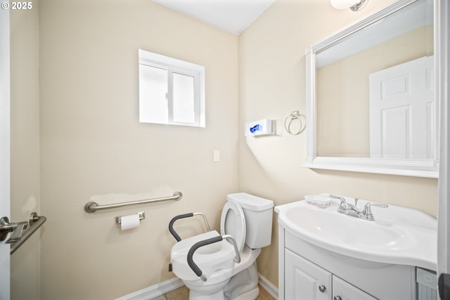 half bathroom featuring baseboards, toilet, and vanity