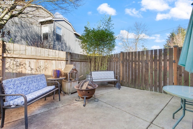 view of patio featuring a fire pit