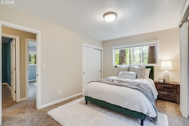 4718 SW Miles Ct, Portland, OR 97219 - bedroom featuring carpet flooring, a textured ceiling, a closet, and baseboards