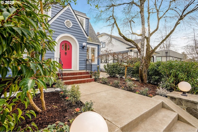 460 Bush St SE, Salem, OR 97302 - view of front facade featuring a shingled roof