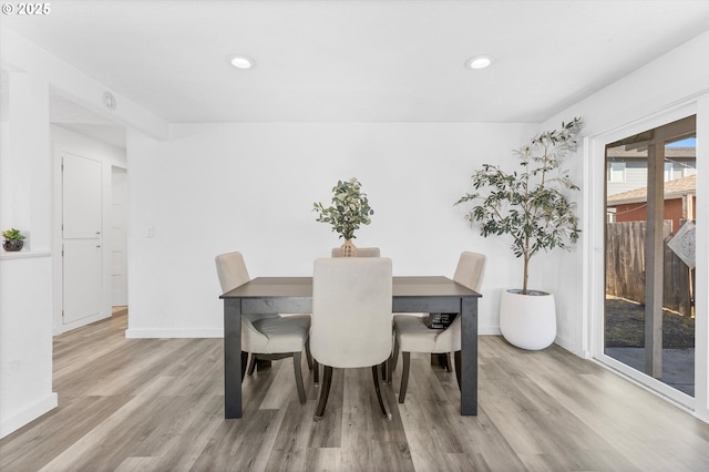 dining space with recessed lighting, light wood-style flooring, and baseboards