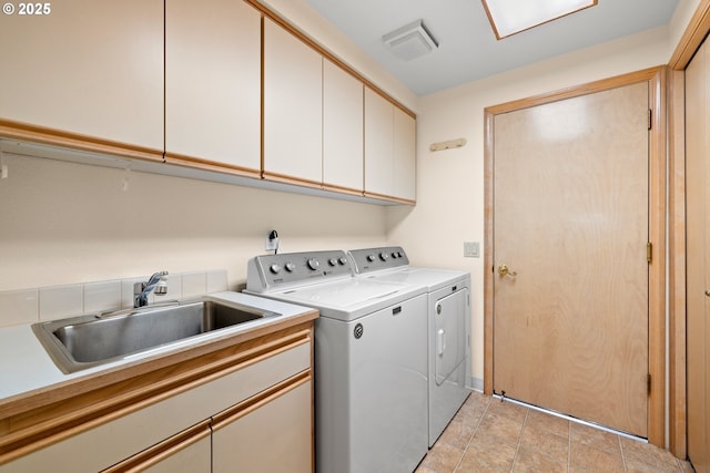 washroom featuring sink, washing machine and clothes dryer, and cabinets