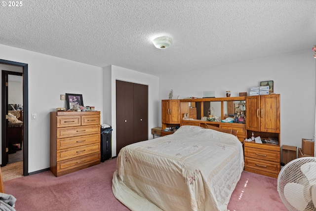 231 NE Chestnut Ave, Myrtle Creek, OR 97457 - bedroom featuring light carpet, a closet, and a textured ceiling