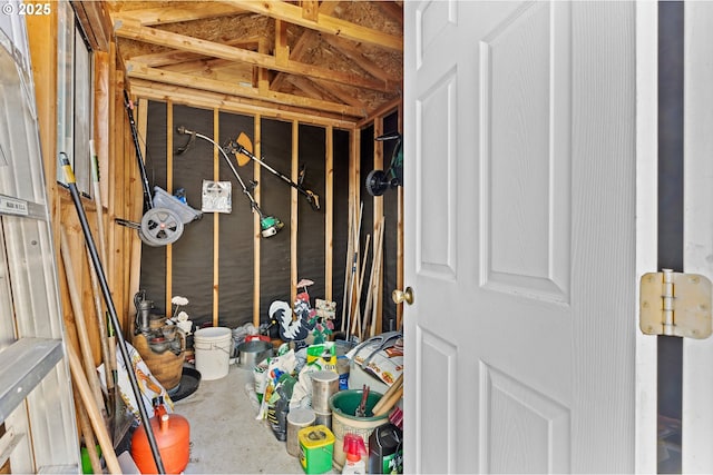 231 NE Chestnut Ave, Myrtle Creek, OR 97457 - mudroom with concrete floors