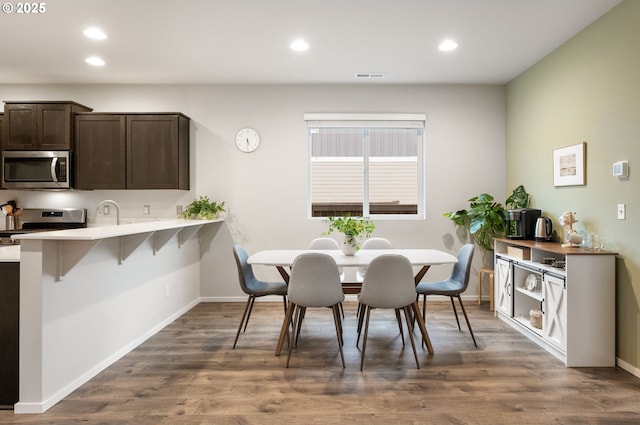 dining room with recessed lighting, dark wood-style floors, and baseboards