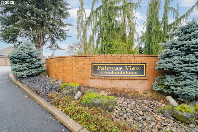 view of community / neighborhood sign