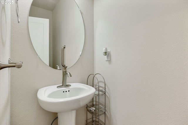 bathroom featuring sink