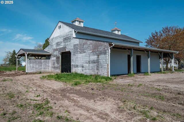 38588 Goar Rd, Scio, OR 97374 - view of home's exterior featuring an outdoor structure and a barn