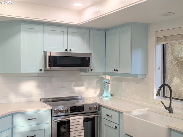 620 Wimbledon Ct, Eugene, OR 97401 - kitchen featuring stainless steel appliances, a sink, light countertops, and tasteful backsplash
