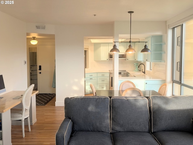 620 Wimbledon Ct, Eugene, OR 97401 - dining space featuring wood finished floors and baseboards
