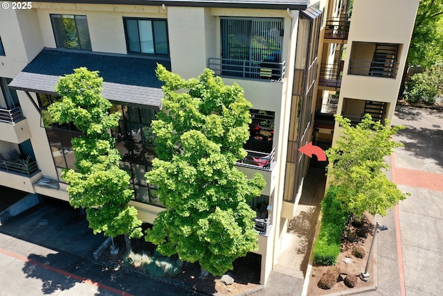 620 Wimbledon Ct, Eugene, OR 97401 - view of building exterior with stairway