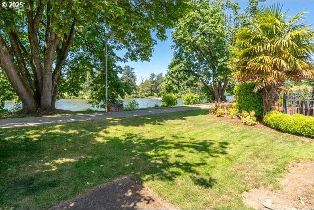 620 Wimbledon Ct, Eugene, OR 97401 - view of grassy yard with a water view