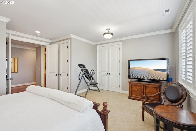 bedroom featuring recessed lighting, a closet, crown molding, visible vents, and baseboards