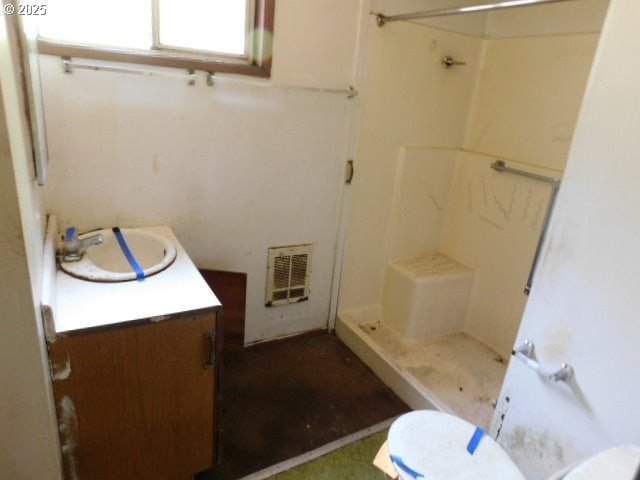 431 NE Alder St, Yachats, OR 97498 - full bath featuring a shower, vanity, and toilet