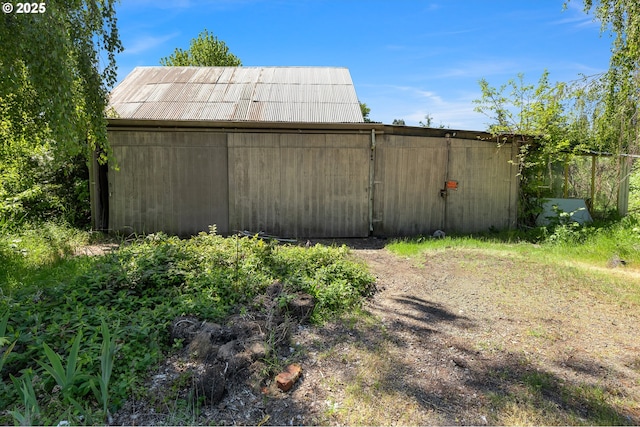 view of outdoor structure with an outdoor structure