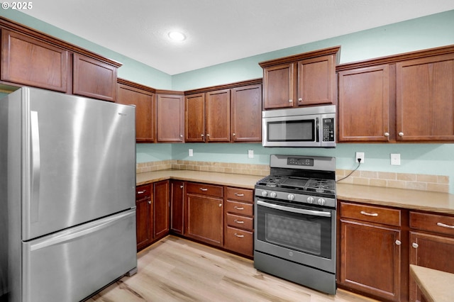 4908 Holly St, Springfield, OR 97478 - kitchen featuring stainless steel appliances, light wood-style floors, light countertops, and recessed lighting