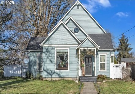 view of front of house with a front yard