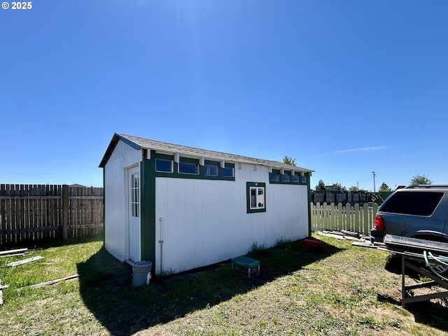 516 W Railroad Ave, Goldendale, WA 98620 - view of outdoor structure featuring an outdoor structure and a fenced backyard