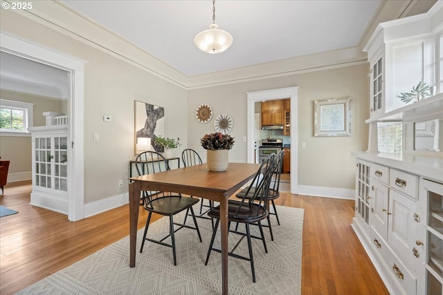 7525 SE 18th Ave, Portland, OR 97202 - dining space featuring light wood-style flooring and crown molding