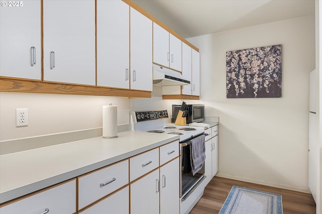 kitchen featuring electric stove, under cabinet range hood, light countertops, white cabinets, and wood finished floors