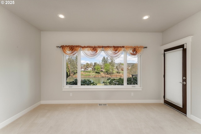 205 W Oriole Dr, Roseburg, OR 97471 - unfurnished room featuring light carpet, visible vents, and recessed lighting
