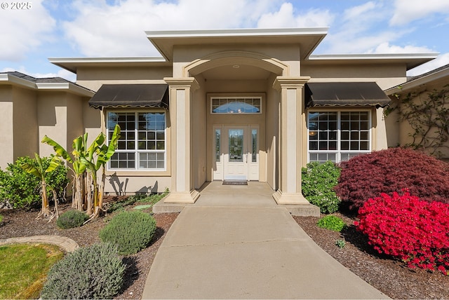 205 W Oriole Dr, Roseburg, OR 97471 - entrance to property featuring stucco siding