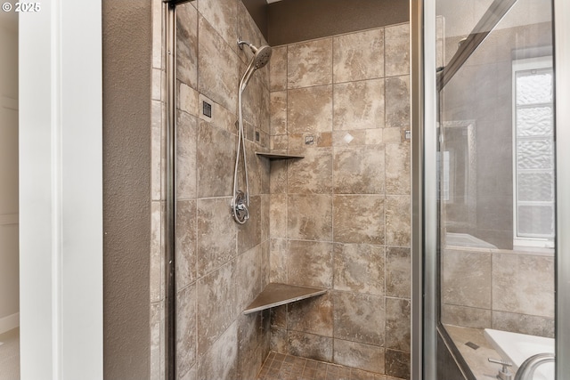205 W Oriole Dr, Roseburg, OR 97471 - bathroom featuring a shower stall