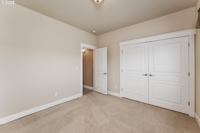 205 W Oriole Dr, Roseburg, OR 97471 - unfurnished bedroom with light carpet, baseboards, and a closet