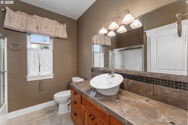 205 W Oriole Dr, Roseburg, OR 97471 - full bath with toilet, baseboards, vanity, and decorative backsplash