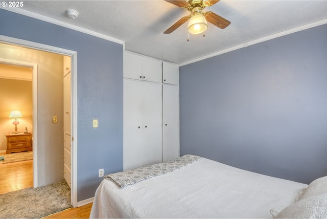 385 S Green St, Heppner, OR 97836 - bedroom featuring light wood-style floors, crown molding, a closet, and ceiling fan