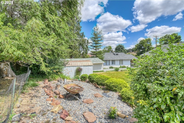 385 S Green St, Heppner, OR 97836 - view of yard featuring an outbuilding