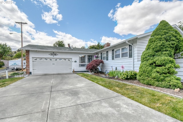 385 S Green St, Heppner, OR 97836 - single story home featuring a garage, concrete driveway, and a chimney