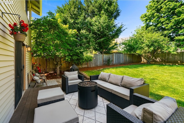 view of patio featuring a fenced backyard and outdoor lounge area