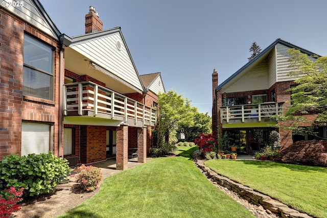 view of yard with a balcony