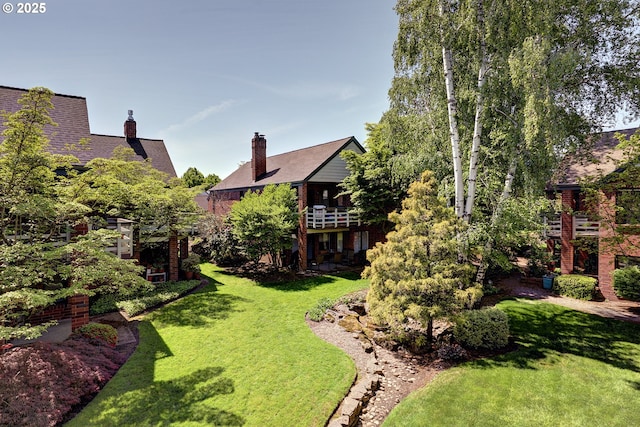 view of yard with a balcony