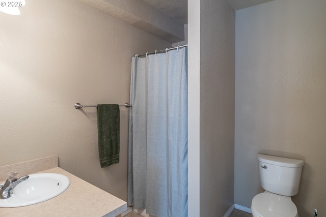 164 Pippin Ave, Roseburg, OR 97471 - bathroom featuring toilet, a shower with curtain, and a sink