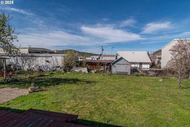 164 Pippin Ave, Roseburg, OR 97471 - view of yard featuring fence
