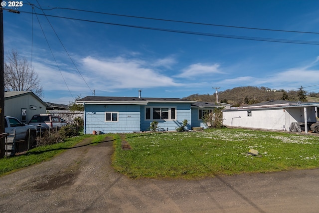 164 Pippin Ave, Roseburg, OR 97471 - view of front facade with a front lawn