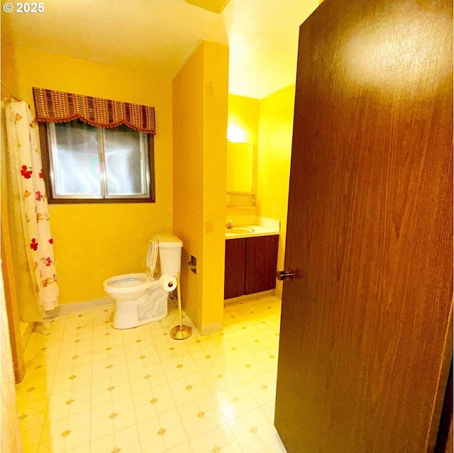 14807 NE Siskiyou Ct, Portland, OR 97230 - full bath featuring tile patterned floors, vanity, toilet, and a shower with curtain